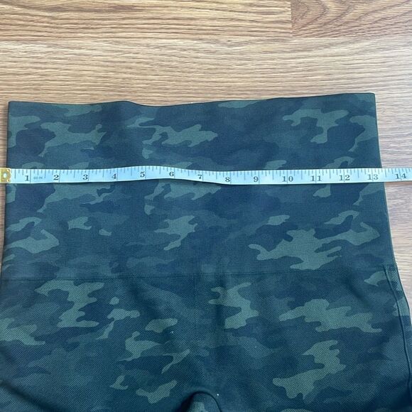Spanx Look At Me Now Camo Green Leggings Size XL NWOT - Picture 8 of 13
